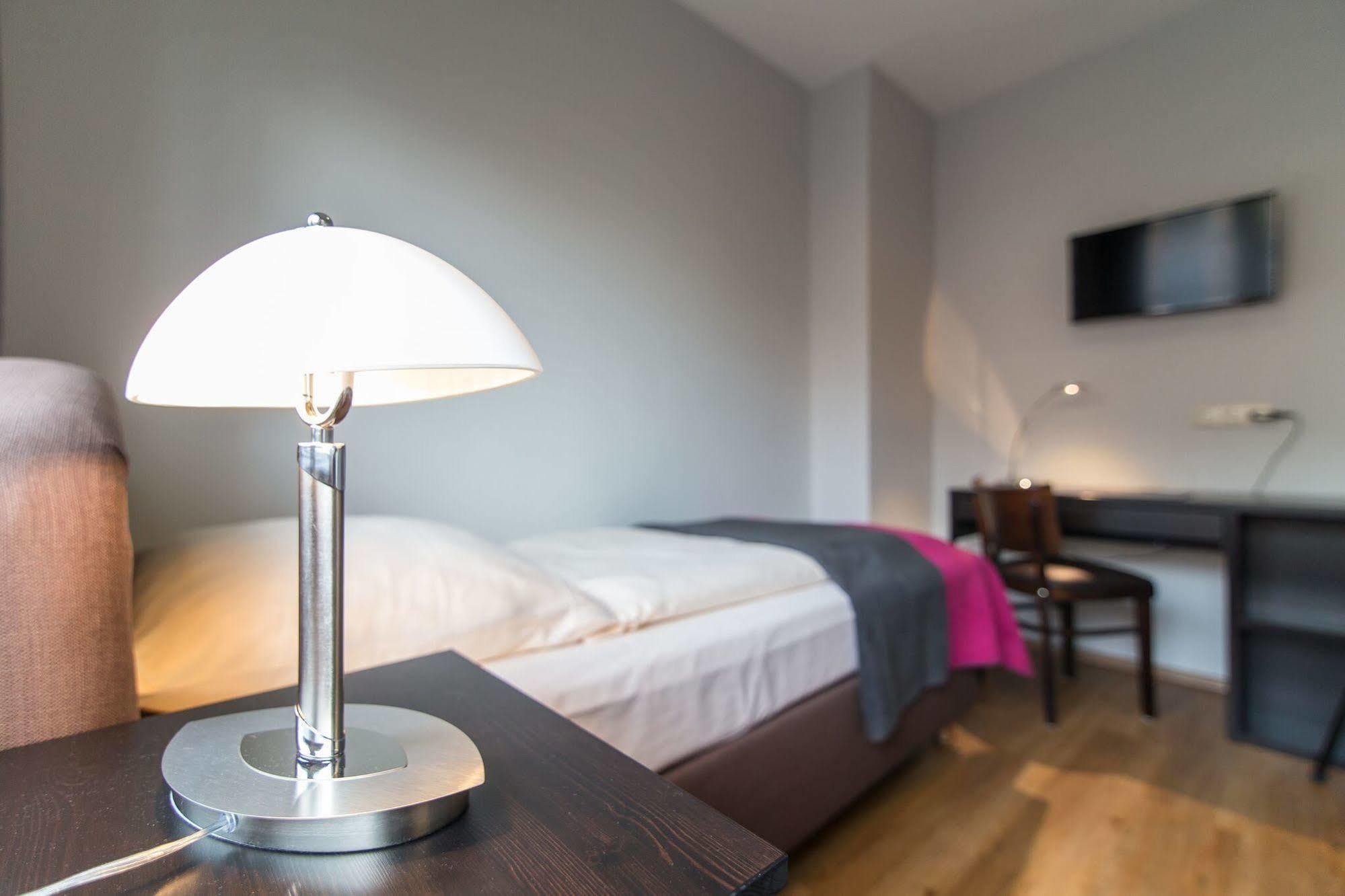 Hotel Klein Frankfurt Φραγκφούρτη Εξωτερικό φωτογραφία